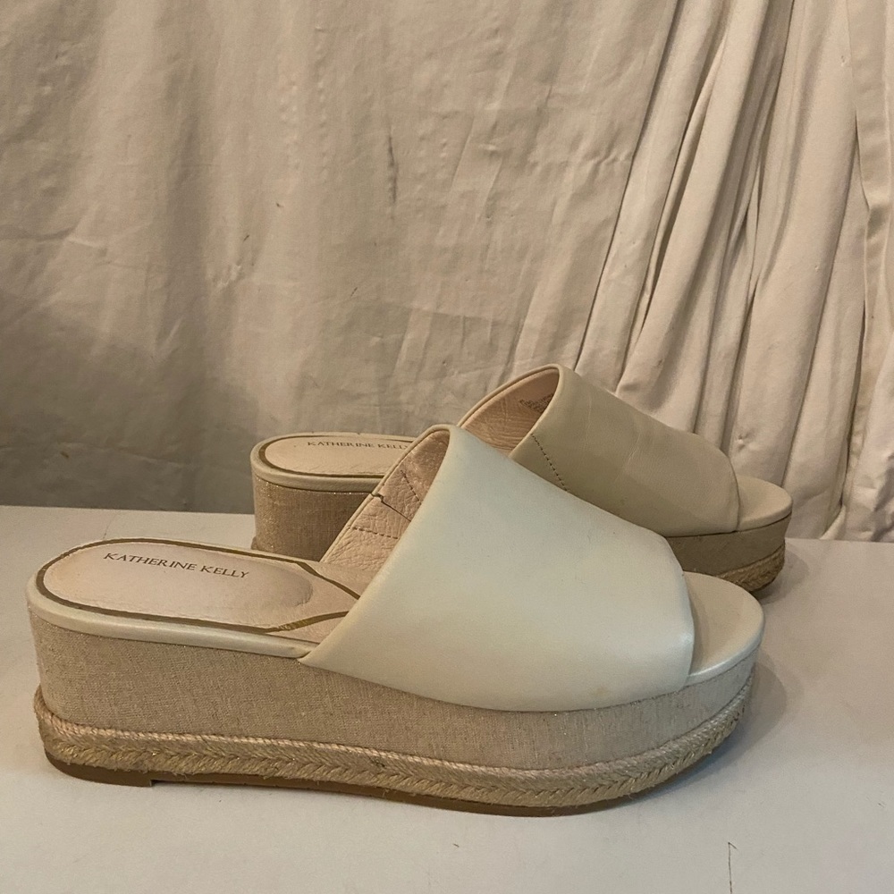 Katherine Kelly Lena leather beige slide platforms size 9 NWT